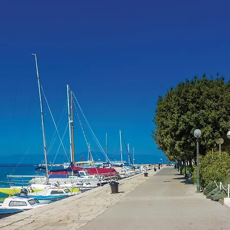 3 Bedroom Pet Friendly Apartment In Malinska * Malinska