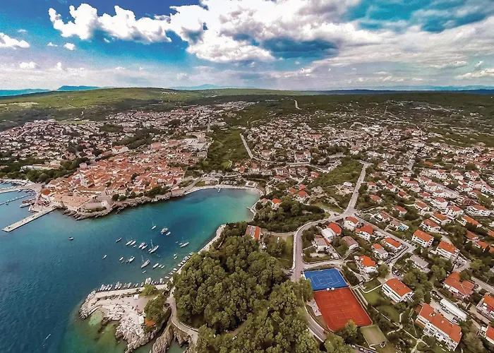 Nice Apartment In Malinska With Wi-Fi マリンスカ