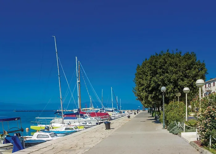 Nice Apartment In Malinska With Wi-Fi * マリンスカ